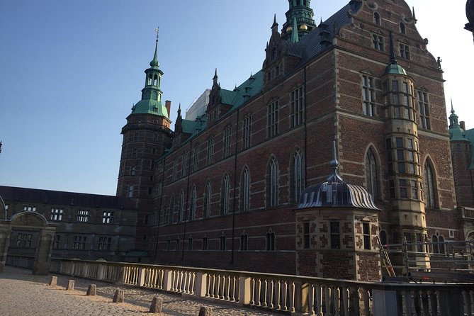 a day at North Zealand Castle Tour - Fredensborg Palace: Royal residence views and a guard photo