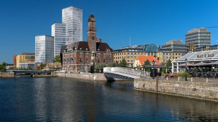 Best of Malmö: Private Walking Tour with a Local - Malmöhus Castle: views and museums, without forcing the pace