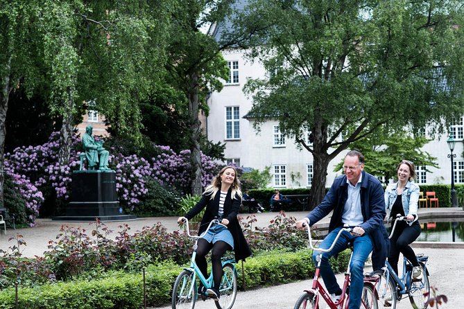 Bike Tour Copenhagen. Private Guide, Concierge Service, Small Grp - Kunsthal Charlottenborg: the photo angle toward Nyhavn