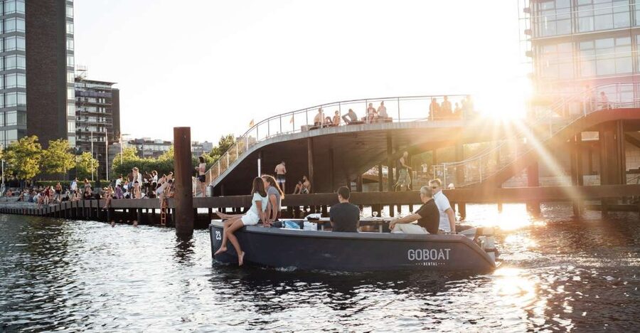 Copenhagen: 1, 2 or 3-Hour Boat Rental (No License Required) - Meeting at Islands Brygge 10: check-in and first impressions