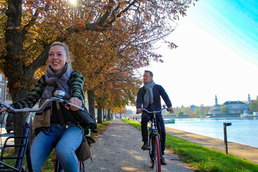 Copenhagen: 1.5-Hour City Highlights Bike Tour - Nyhavn: canal views at bike speed, with time to enjoy the atmosphere