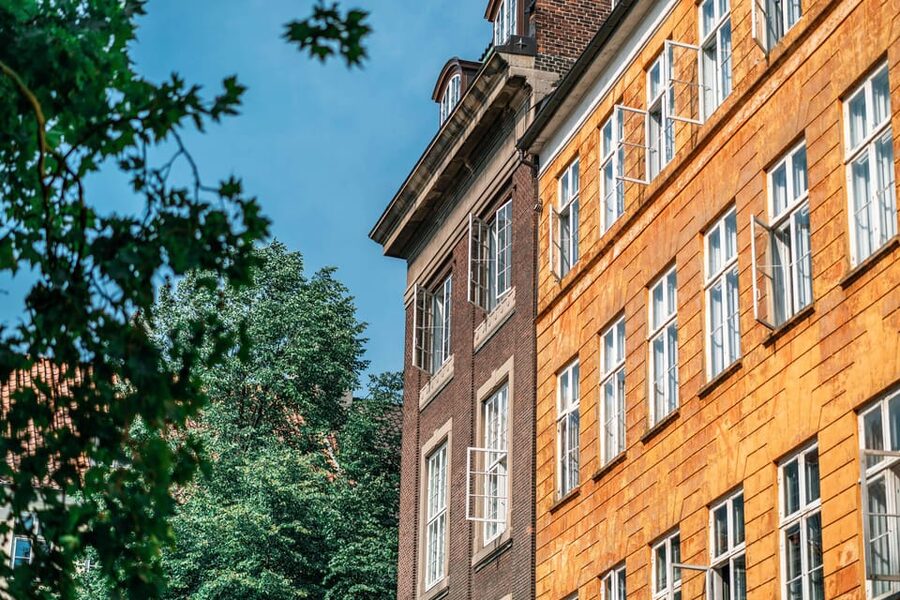 Copenhagen: 2-hour Old Town Private Walking Tour - Vor Frue Kirke: a royal wedding site with real gravity
