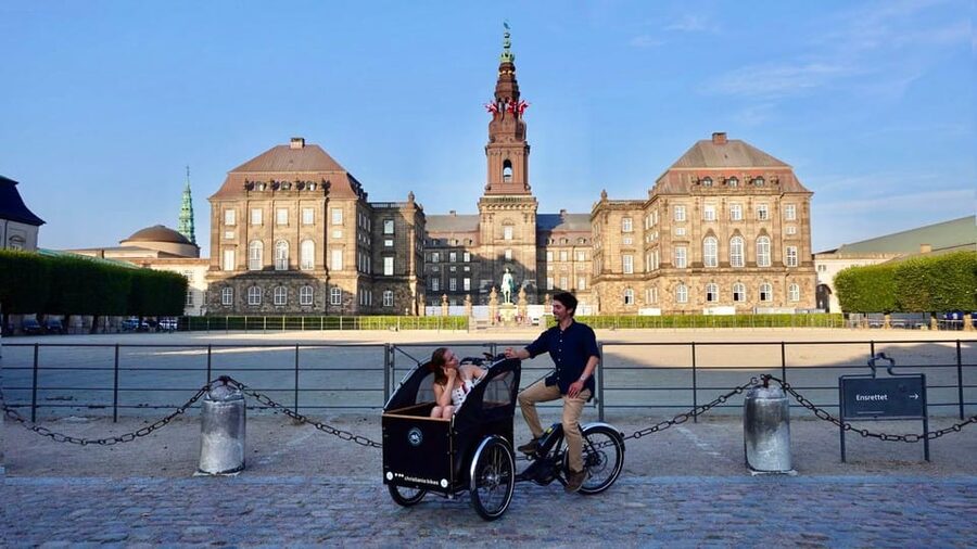 Copenhagen: 3 Hour Extended Grand E-Bike Guided Tour - Christiansborg Palace and Gammel Strand: the civic core vibe