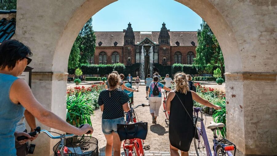 Copenhagen: 3-hour Private Guided Bike Tour - Torvehallerne to Rosenborg: where the city mixes old money and modern life