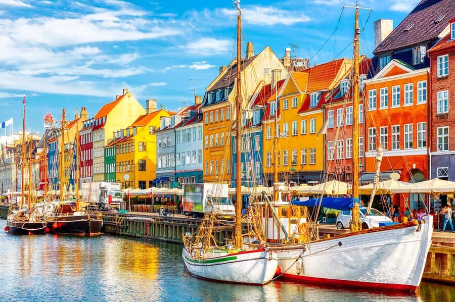 Copenhagen: A guided walk for first-timers in the city - Copenhagen City Hall: the civic starting point