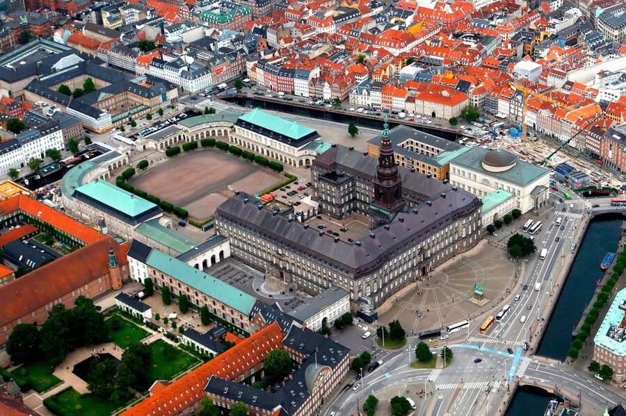 Copenhagen: A guided walk for first-timers in the city - Biskop Absalon and Børsen: medieval threads through the center