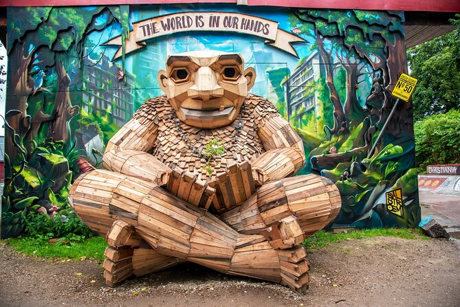 Copenhagen Christiania: Hidden Stories Self-Guided Adventure - The troll moment: Green George af Thomas Dambo (Trold nr. 50)