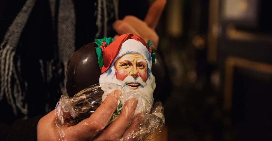 Copenhagen: Christmas Walking Tour with Treats and Drinks - The End Game in Lavendelstræde: Bring Gifts and Bring Your Playfulness