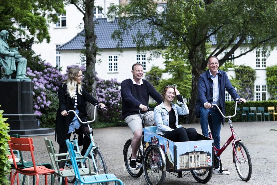 Copenhagen: City Highlights Guided Bike Tour - Meeting at Nikolaj Plads, then fitting bikes at Naja Lauf