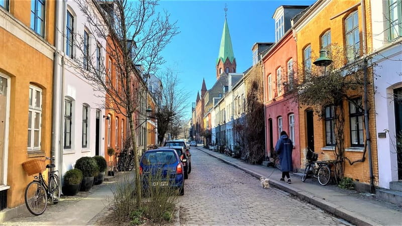 Copenhagen: Guided Bike Tour in French - Freetown Christiania and the alternative Copenhagen on wheels