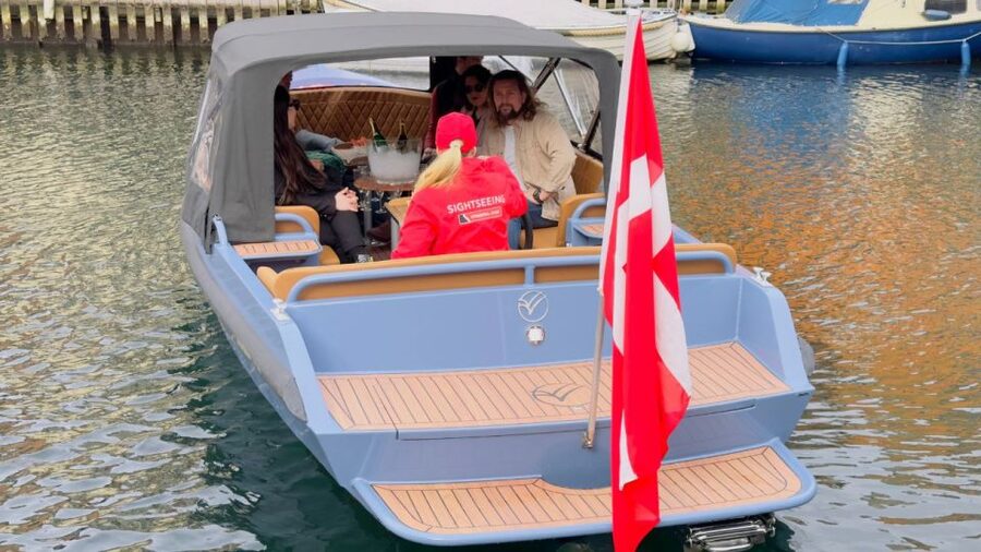 Copenhagen: Guided Canal Tour by Electric Boat - The live bilingual guide: Danish and English, with real conversation
