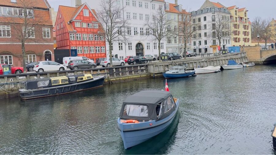 Copenhagen: Guided Canal Tour by Electric Boat - Duration and timing: picking the right departure slot