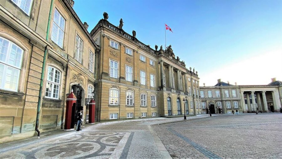 Copenhagen: Guided Walking Tour in French - Copenhagen City Hall: Where Civic Power Gets Visible