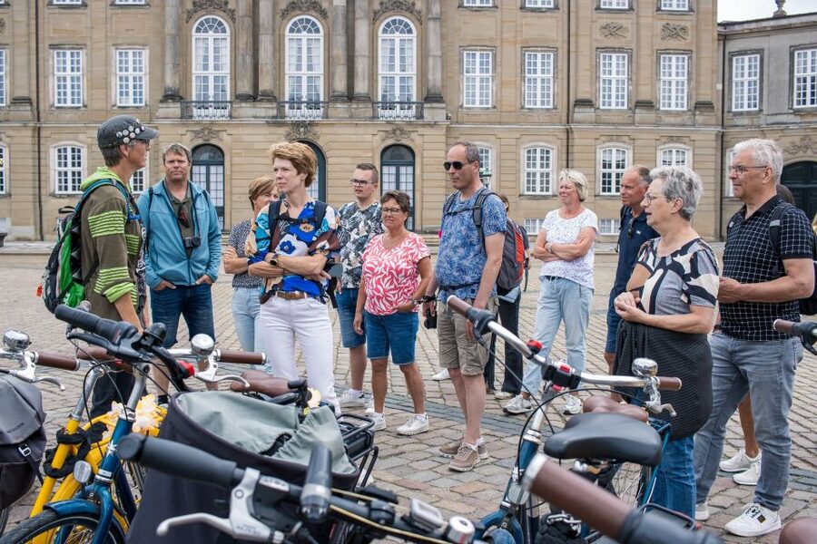 Copenhagen: Highlights 3 Hour Bike Tour with a Local Guide - Nyhavn and the 20-minute break: where the city slows down