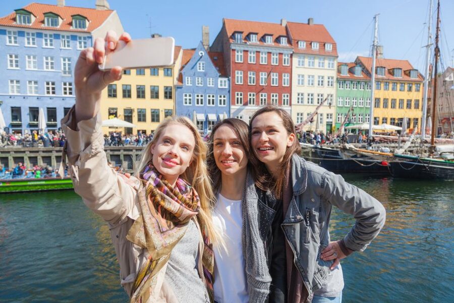 Copenhagen: Highlights & Secrets Private Walking Tour - Old Town’s turning points: Højbro Plads, Nikolaj, and Pistolstræde