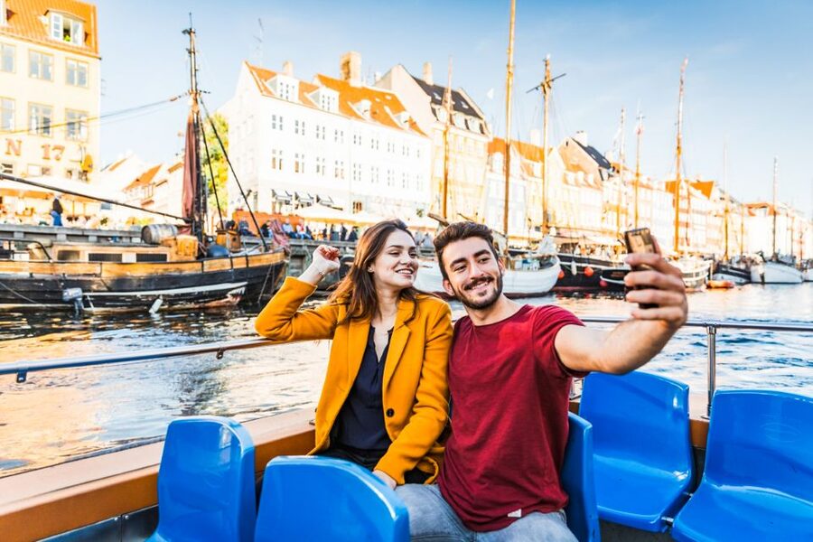 Copenhagen: Hop-On Hop-Off Bus Tour with Boat Tour Option - RED Sightseeing app and audio guides: making the route feel smaller