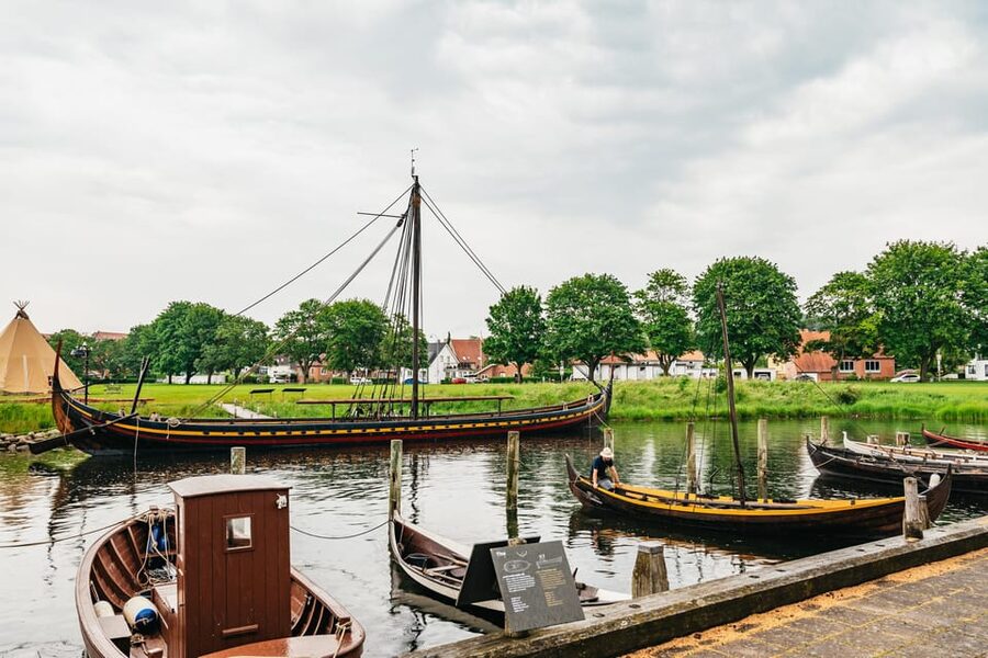Copenhagen: Kronborg, Frederiksborg Castle and Roskilde Tour - Timing and walking: what a packed day really means