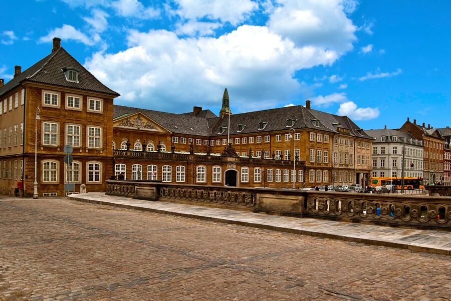 Copenhagen: Old Town and Nyhavn Private Family Tour - Language, pacing, and what to expect from a private family day
