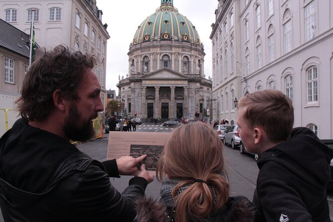 Copenhagen Self-Guided Murder Mystery Tour by Amalienborg Palace - Getting your kit: Maria’s Kiosk and the Arms Gallery redemption
