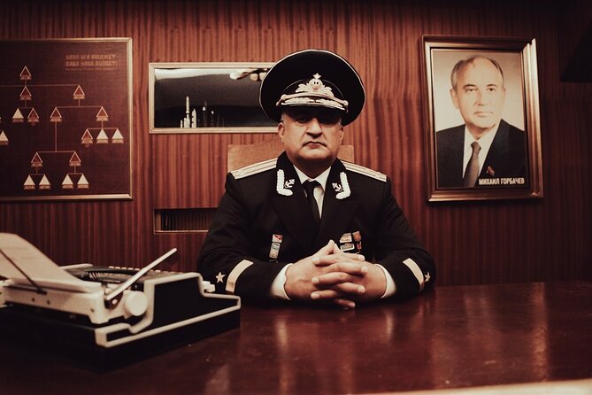 Downfall Spy Mission (Premium Private Escape Room) - Your 1989 Mission Timeline in a Private Room (2.5 to 3 Hours Total)