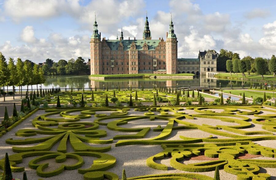 From Copenhagen: Private Frederiksborg Castle Tour - Frederiksborg’s lakeside setting and why it matters for your visit