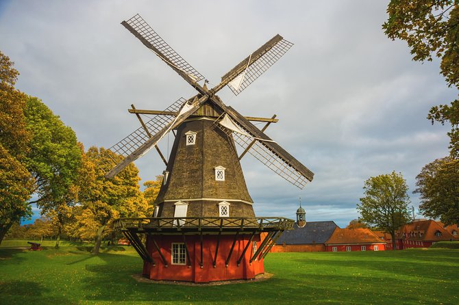 Highlights and Secrets of Copenhagen Private Walking Tour - Rosenborg Castle gardens and Bredgade 28: architecture plus a real Copenhagen bite (Stops 6–7)