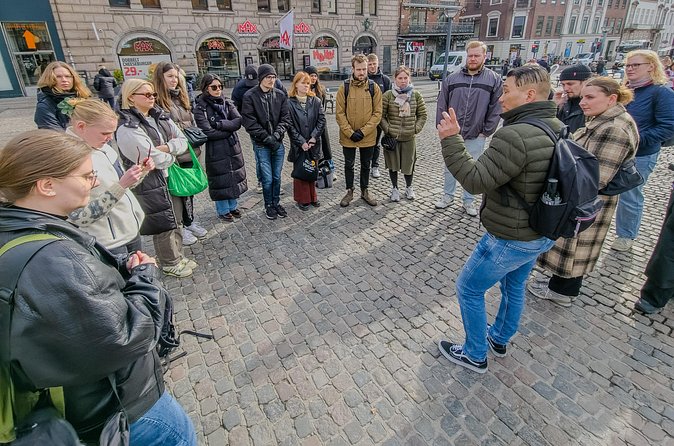 Life on Copenhagen's Streets: Philip's crazy life - Rådhuspladsen and City Hall: ending with a big public frame