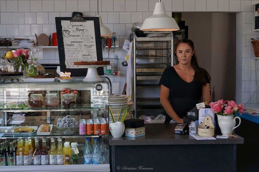 Malmö: Self-Guided Food Tour - Getting started at Cykelgaraget and choosing walk or bike