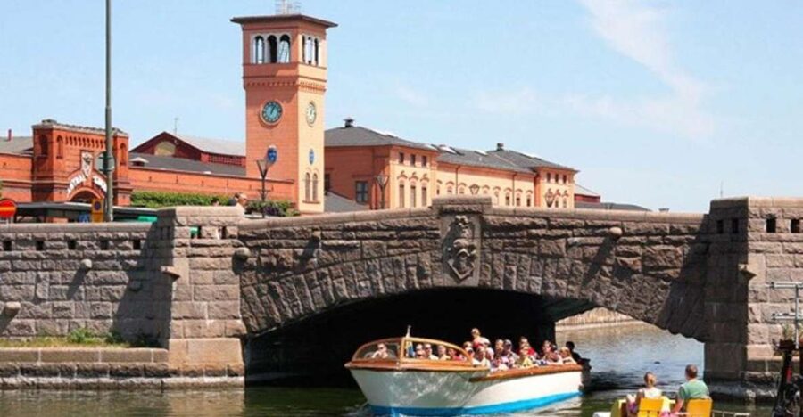 Malmö: Sightseeing and Landmarks tour by bike - Öresund proximity: what you might see on the way