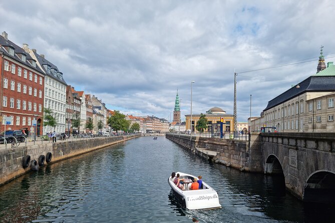 Private E-Biking Copenhagen History and Nature Adventures - Amalienborg Palace: royal power without getting stuck in one spot