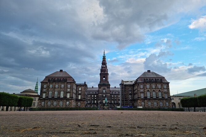 Private E-Biking Copenhagen History and Nature Adventures - Rosenborg Castle: history plus a breath of green