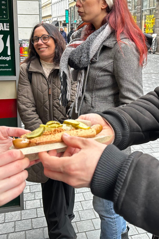 Secret walking Food Tour Copenhagen - Pastry moment and a Carlsberg draft break