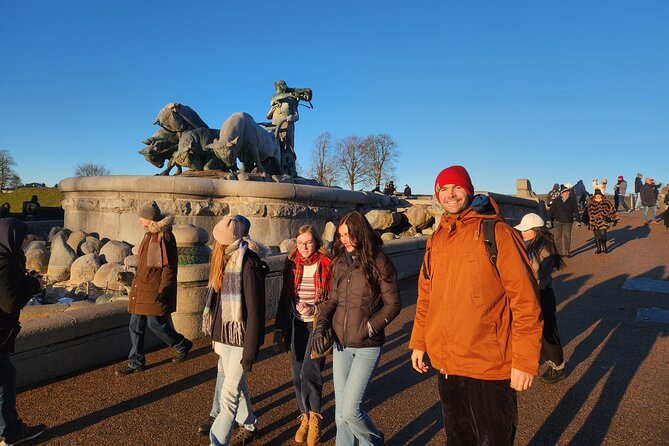 Walk & Canal Tour: Copenhagen Highlights + Changing of the Guards - Starting in the right place: København H and an easy begin